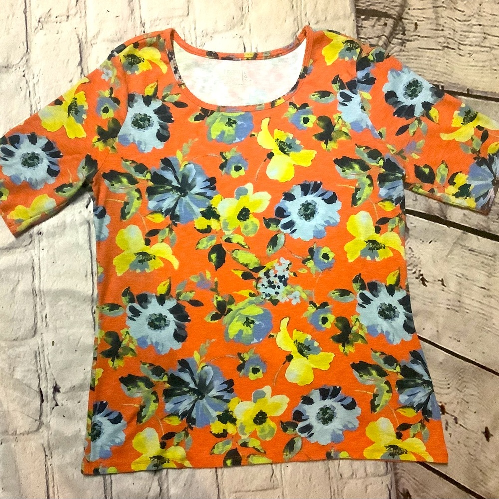 TIME AND TRUE WOMENS TOP.